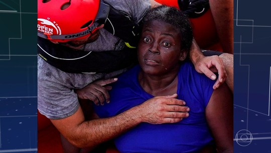 Mulher resgatada por navio humanitário sobreviveu à deriva com dois cadáveres no Mediterrâneo