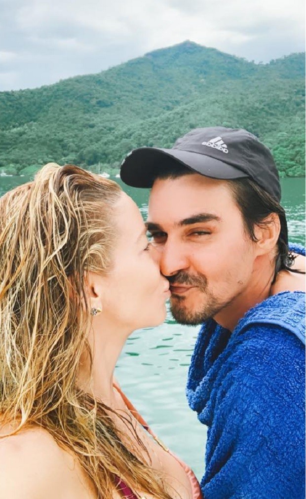 Danielle Winits e André Gonçalves em viagem romântica (Foto: Reprodução/Instagram)