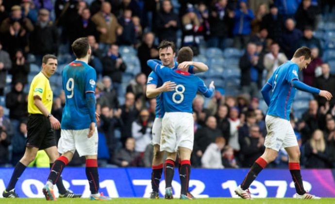 Temporada escocesa caminha para haver, novamente e finalmente, a disputa  entre Celtic e Rangers