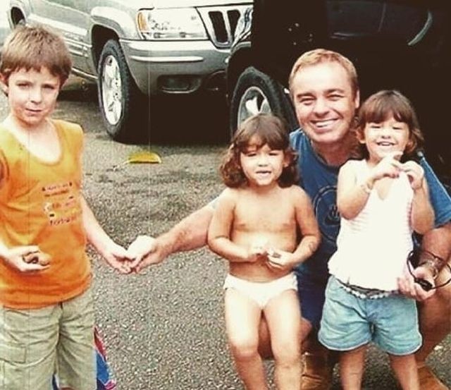 Gugu Liberato com os filhos ainda crianças (Foto: Instagram/ Reprodução)