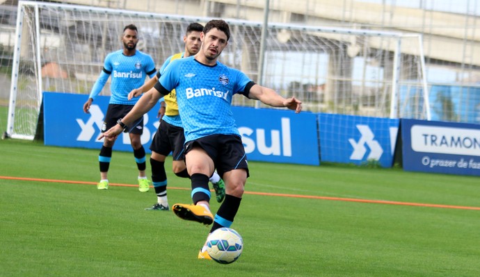 Giuliano volta a treinar com o grupo e se credencia para jogar o Gre-Nal