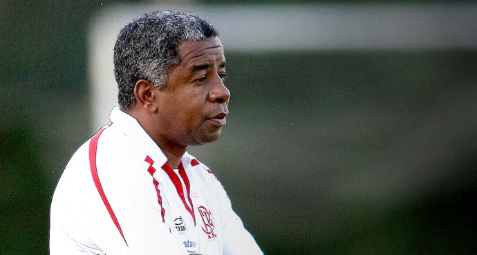 Campeão com o Fla em 2009, técnico Andrade está perto do SJ da Barra