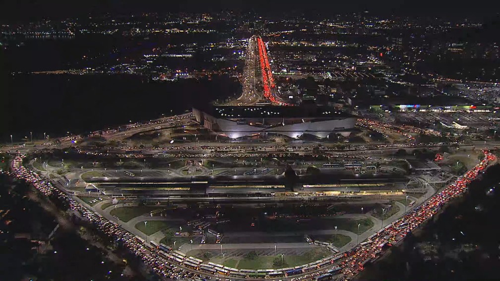 Congestionamento no Rio chega a 165 km nesta sexta; acessos à Cidade do Rock estão parados  — Foto: Reprodução/TV Globo 