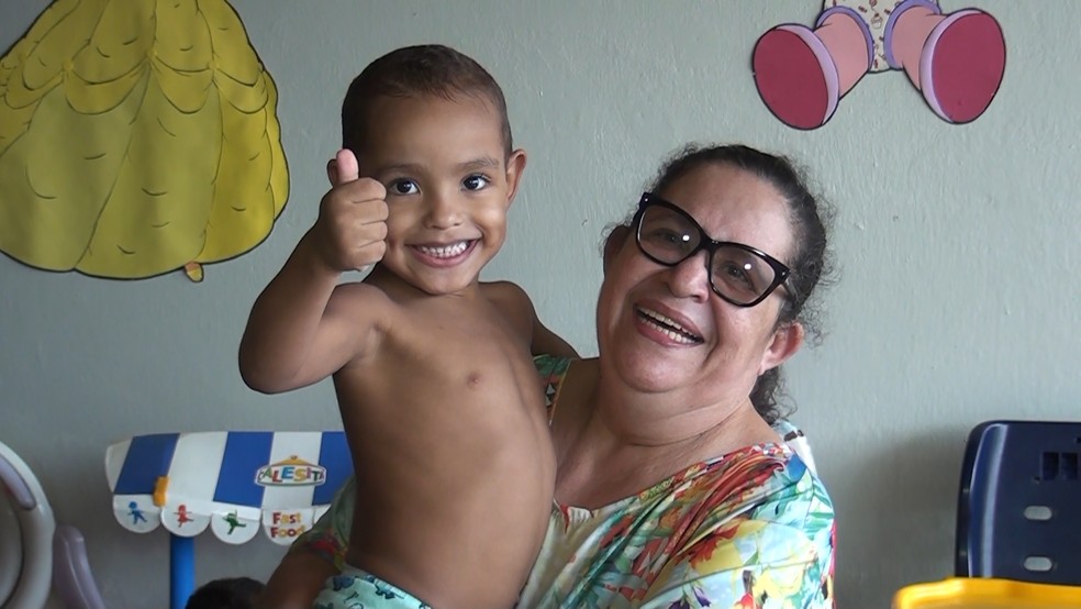 Renata é conhecidas como 'super mãe' pelas crianças da creche — Foto: Wandenberg Belém/G1