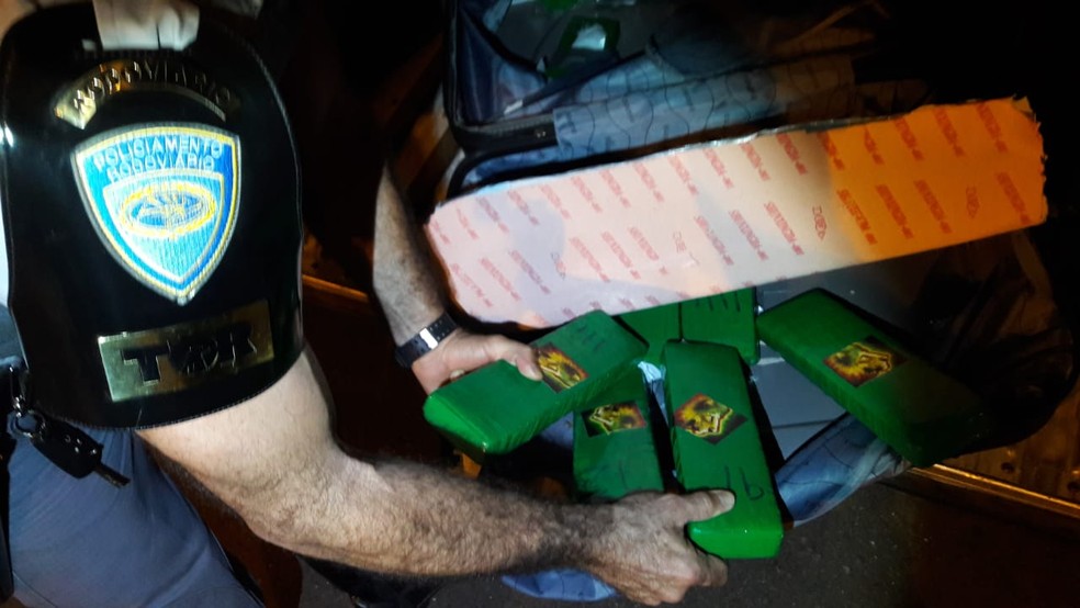 Maconha foi apreendida em Presidente Venceslau — Foto: Polícia Rodoviária/Cedida