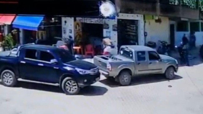 VDEO: veja o momento em que homens atiram e matam trs pessoas em Itabora