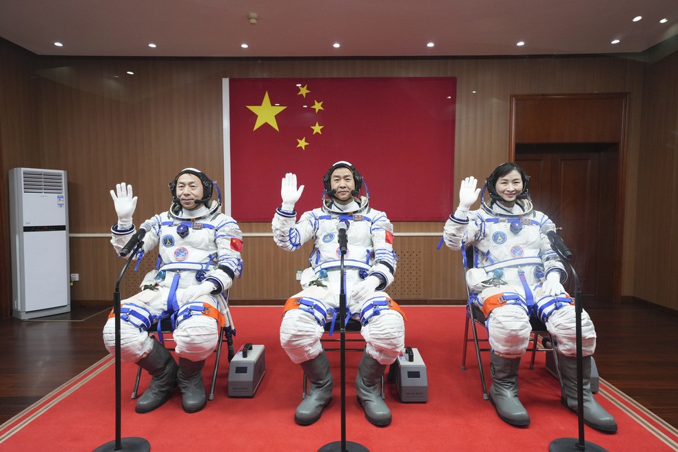 Os tripulantes chineses que partiram para o espaço — Foto: Li Gang/Xinhua via AP