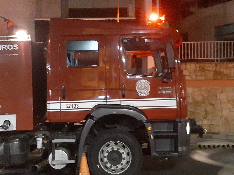 Incêndio em restaurante mobiliza Corpo de Bombeiros no Centro de Presidente Prudente  — Foto: Betto Lopes/TV Fronteira 