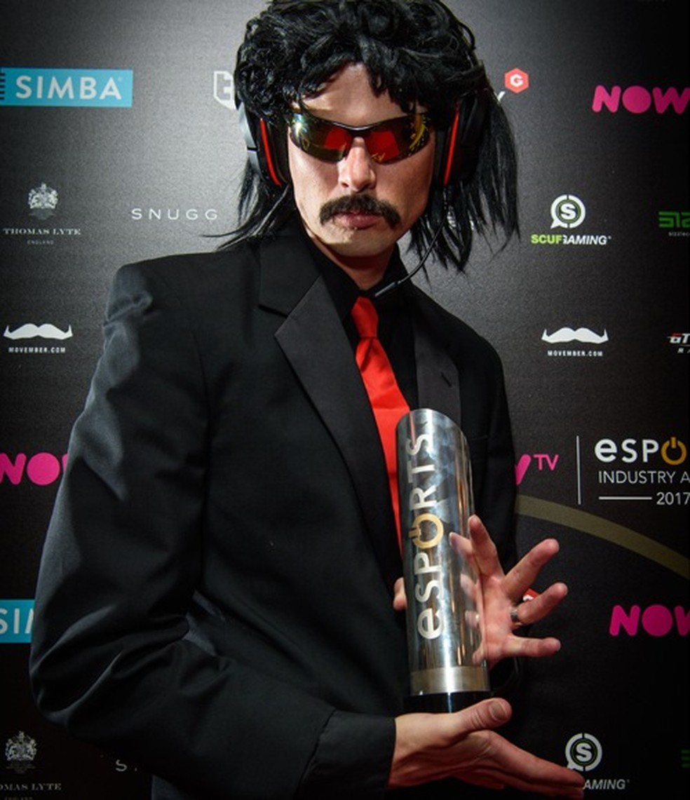 Dr DisRespect entrou para o Hall da Fama dos streamers ao vencer o Esports Awards em 2017 — Foto: Reprodução/Esports News UK