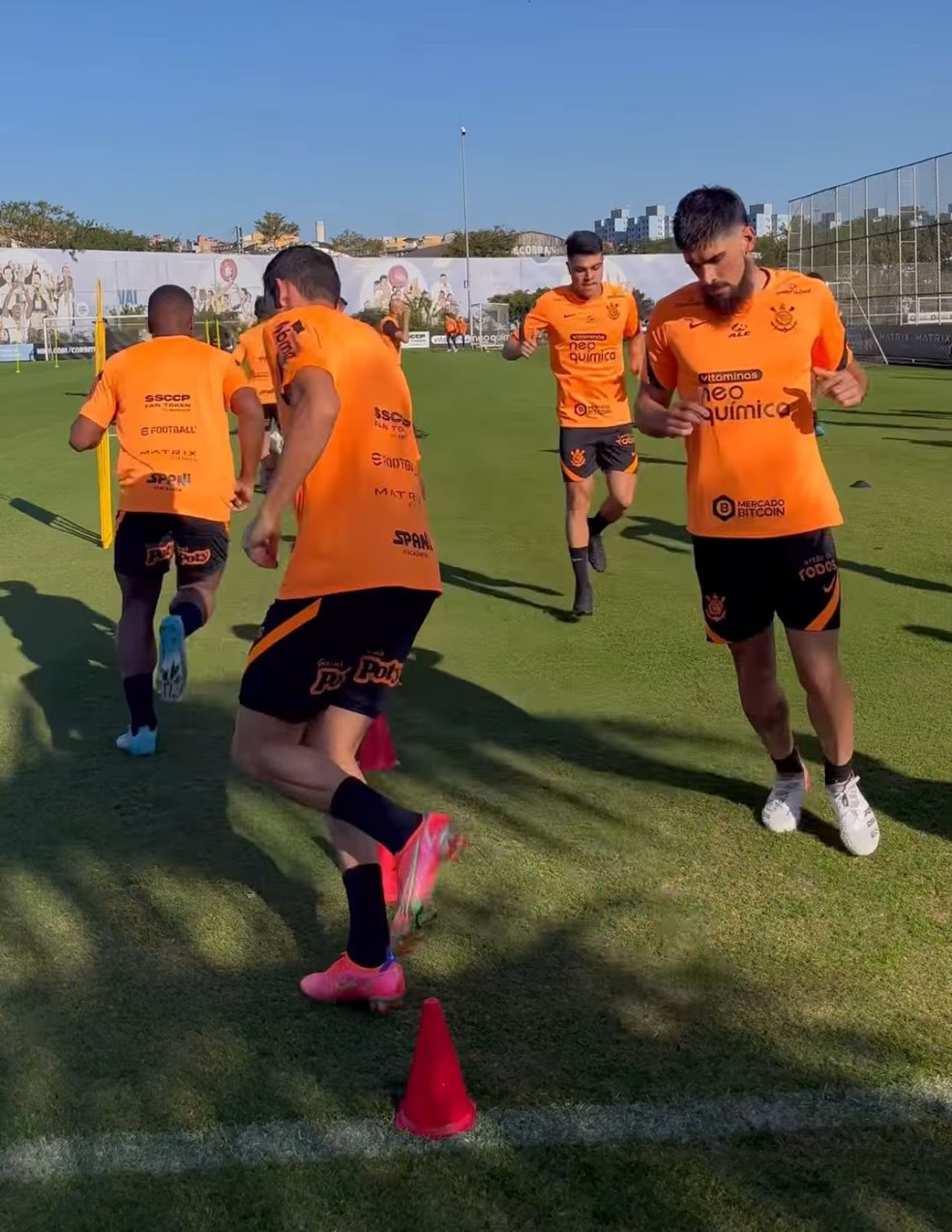 Bruno Méndez retorna ao Corinthians e já treina com o elenco