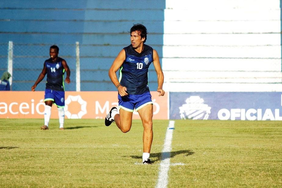 De saÃ­da do CSA, Leandro KÃ­vel deve ser anunciado nas prÃ³ximas horas pelo Belo