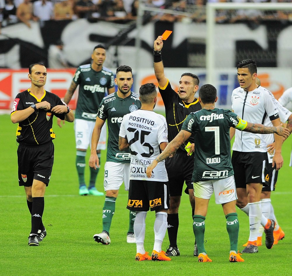 Clayson comentou sobre Felipe Melo e árbitro