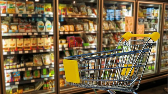 Alta da inflação reduz variedade de produtos nos supermercados