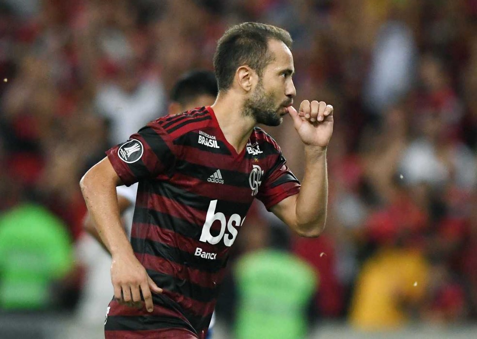 Everton Ribeiro comemora um de seus gols pelo Flamengo — Foto: Alexandre Durão/ GloboEsporte.com
