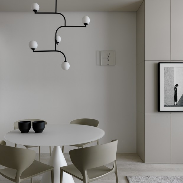 Deu branco: apartamento de 60 m² é moderninho e monocromático    (Foto: FOTOS SERGEY KRASYUK)