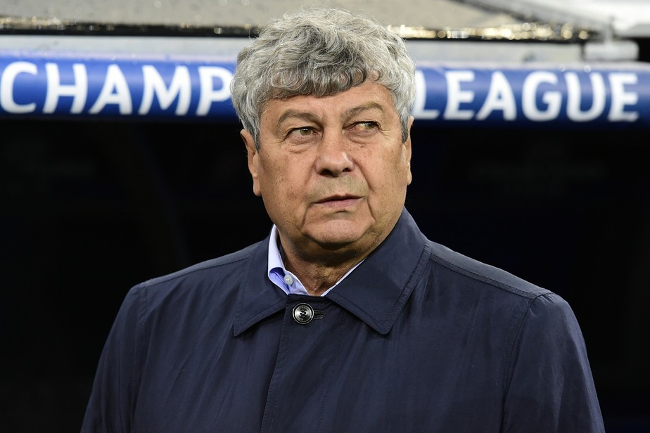 Técnico romeno diz ter proposta do Santos, mas espera aval da esposa para responder