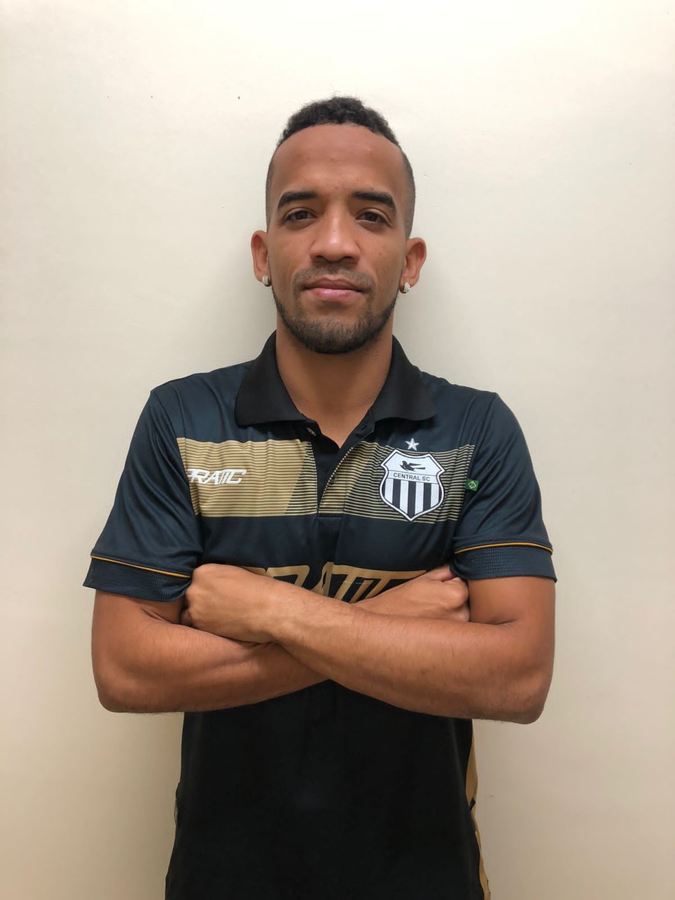 Novo refor�o para o meio de campo do Na�a, Maycon Alagoano j� defendeu o Central de Caruaru � Foto: Ascom/Central