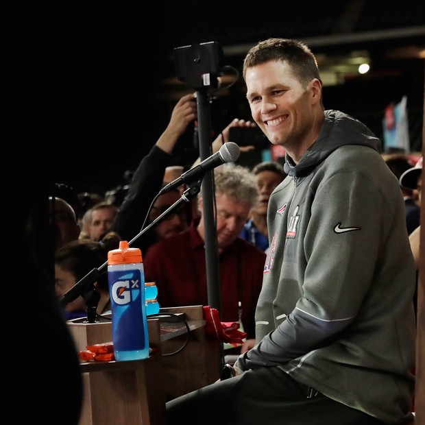 Tom Brady em coletiva de imprensa pré-Super Bowl (Foto: Getty Images)