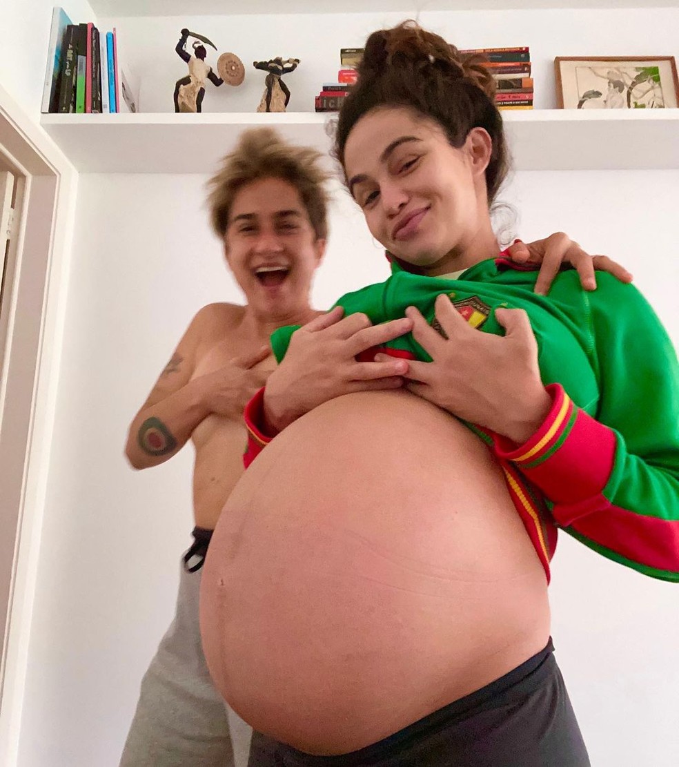 Nanda Costa ao lado de Lan Lanh no final da gestação das gêmeas — Foto: Reprodução/Instagram