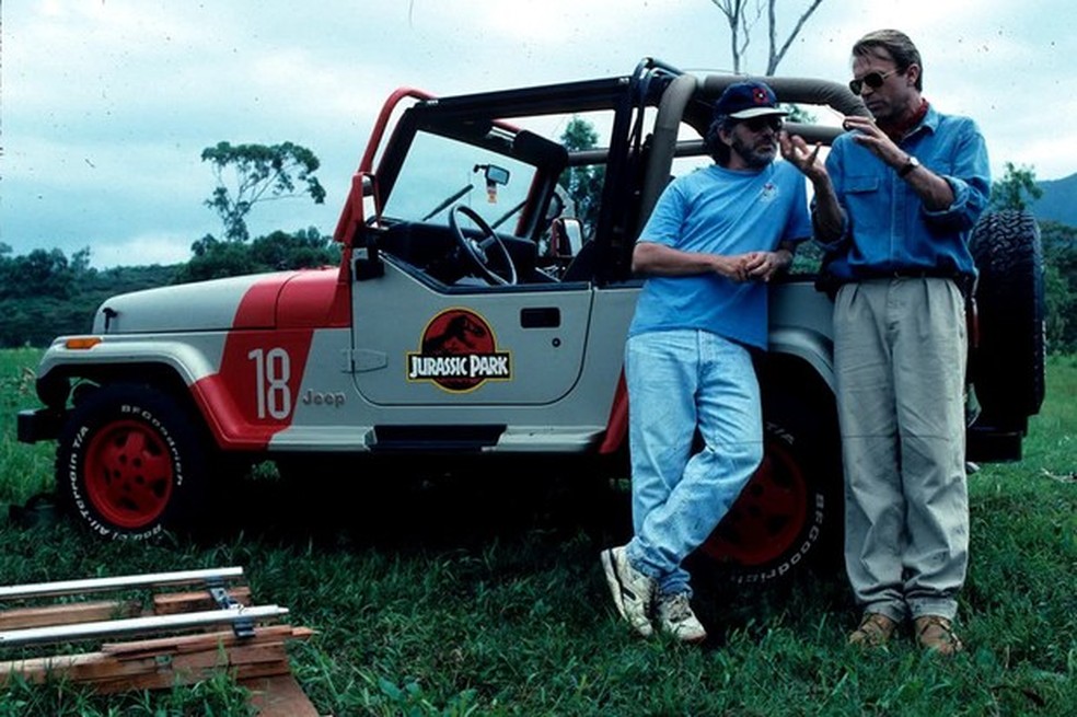 Jurassic Park completa 25 anos e fãs criam até hoje réplicas dos carros do  filme | Carros | autoesporte