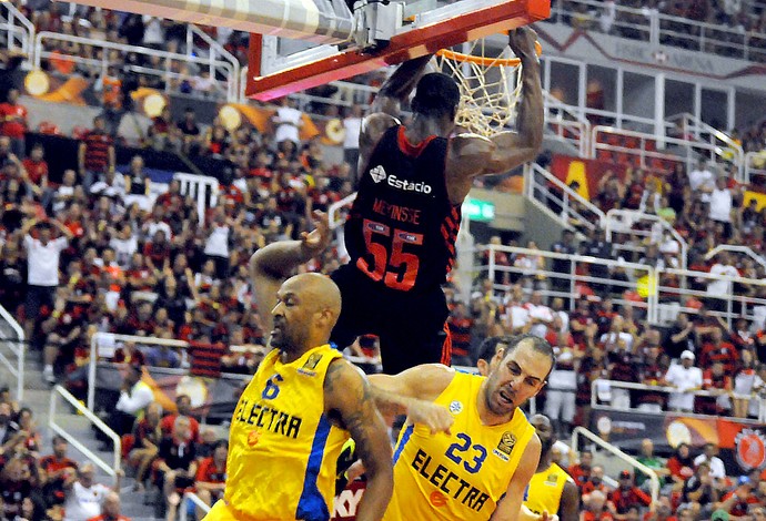 Campeão de tudo, Fla se aproxima dos três meses de salários atrasados