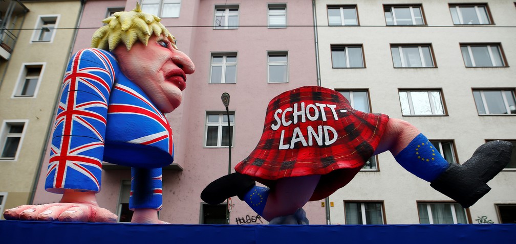 Alegoria representando o primeiro-ministro britânico, Boris Johnson, no carnaval de Duesseldorf, na Alemanha. — Foto: Thilo Schmuelgen/Reuters