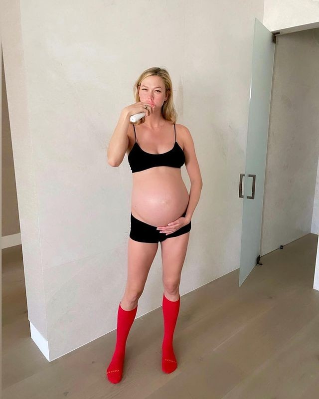 A modelo Karlie Kloss grávida de seu primeiro filho (Foto: Reprodução / Instagram)