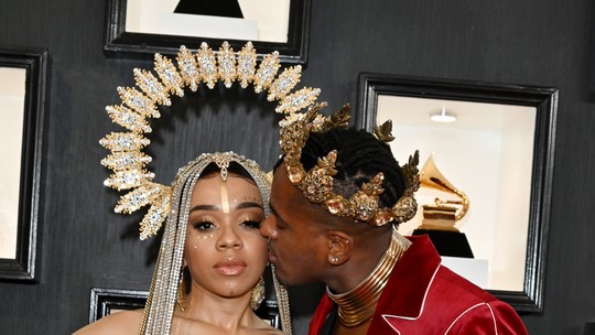 Grammy 2023: Casais famosos chamam atenção com looks coordenados e beijos no tapete vermelho