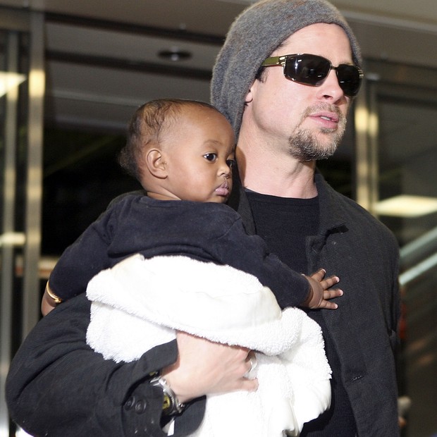 Brad Pitt e Angelina Jolie adotaram Zahara quando ela ainda era bebê (Foto: Getty Images)