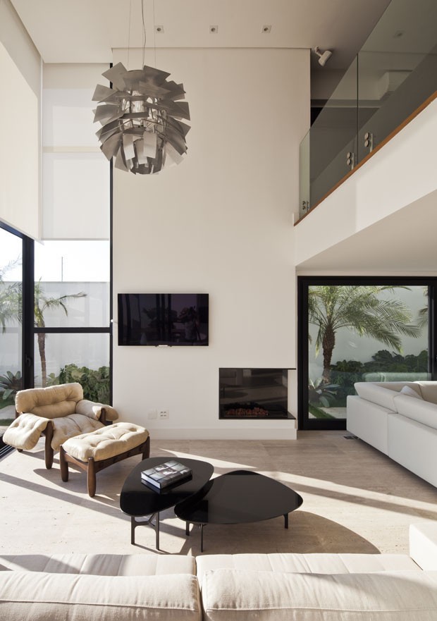 Casa de 416 m² é projetada para receber o pôr do sol (Foto: Divulgação)