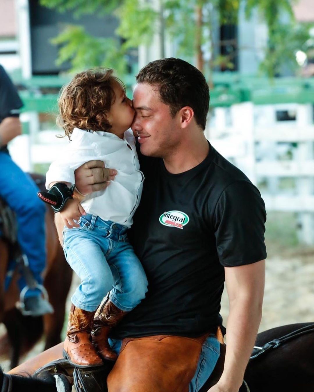 Wesley Safadão celebra 2 anos de filho caçula com cliques fofíssimos (Foto: Iude)