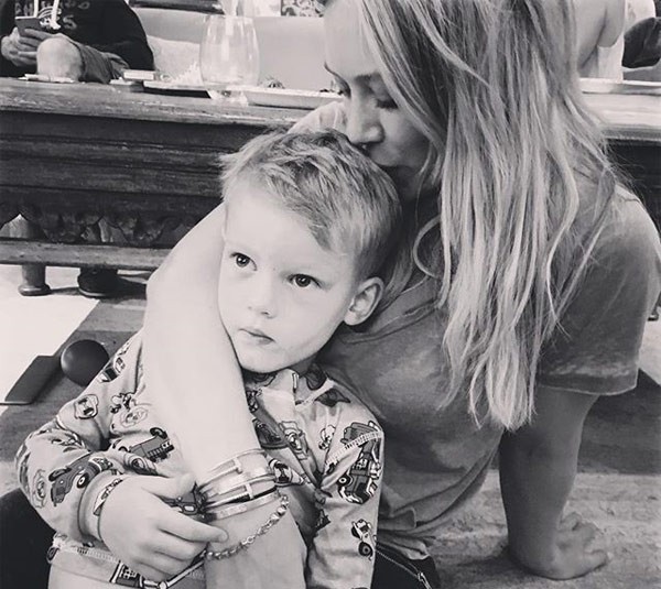 Hilary Duff posta foto fofa com o filho Luca (Foto: Reprodução/Instagram)