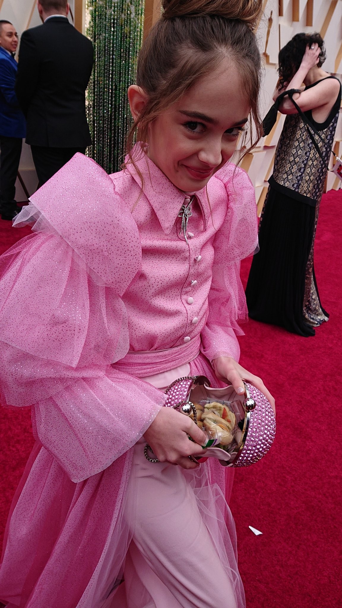Julia Butters chega ao Oscar (Foto: Twitter Amy Kaufman/ Reprodução)