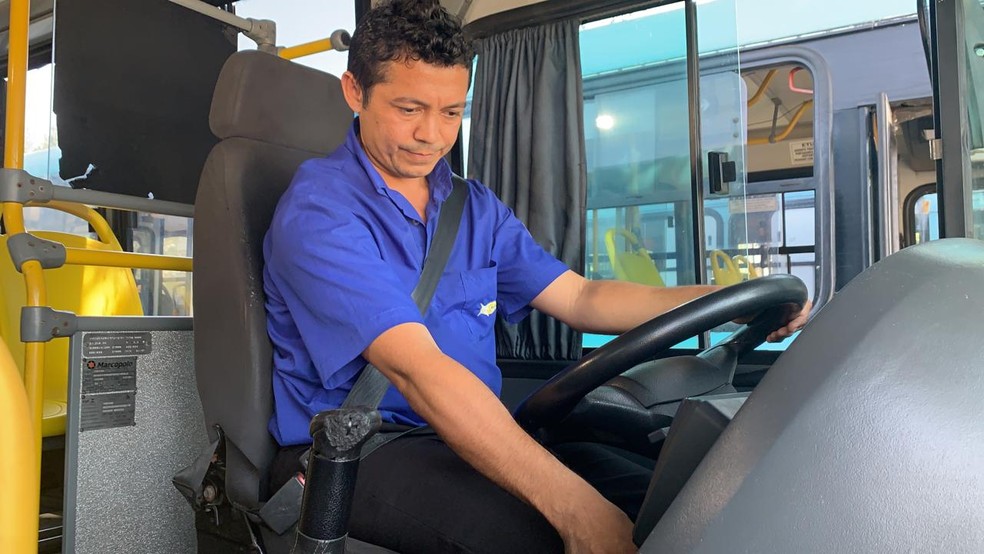 Motorista desce de ônibus e presta socorro a homem em crise epiléptica, em  avenida de Fortaleza | Ceará | G1