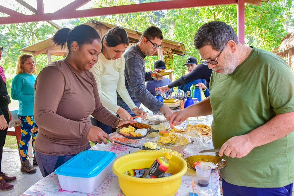 Visitantes tiveram acesso a comidas regionais durante festival  — Foto: Marcos Vicentti/Secom