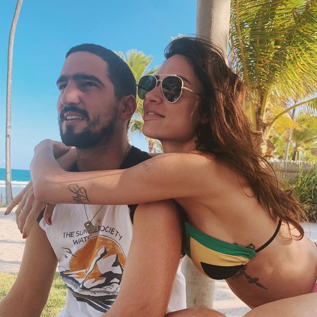 Thaila Ayala e Renato Góes trocam alianças neste sábado (Foto: Reprodução Instagram )