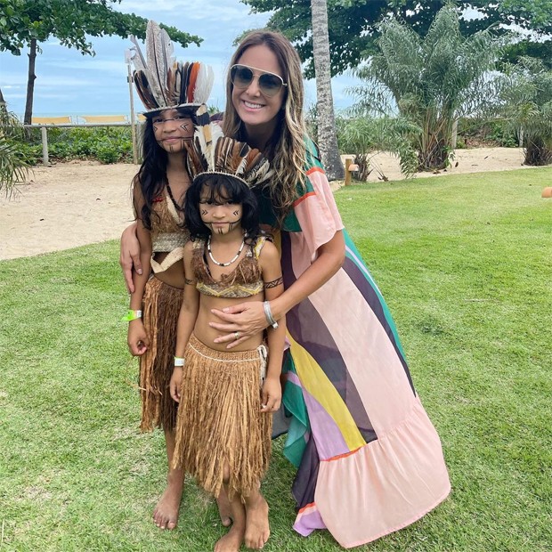 Ticiane Pinheiro visita tribo indígena com a caçula, Manuella (Foto: Reprodução / Instagram)
