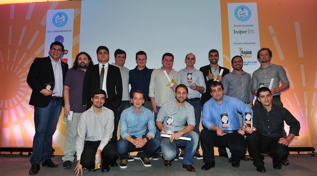Vencedores comemoram os prêmios da noite no Prêmio Empreendedor de Sucesso 2013 (Foto: Deco Rodrigues)