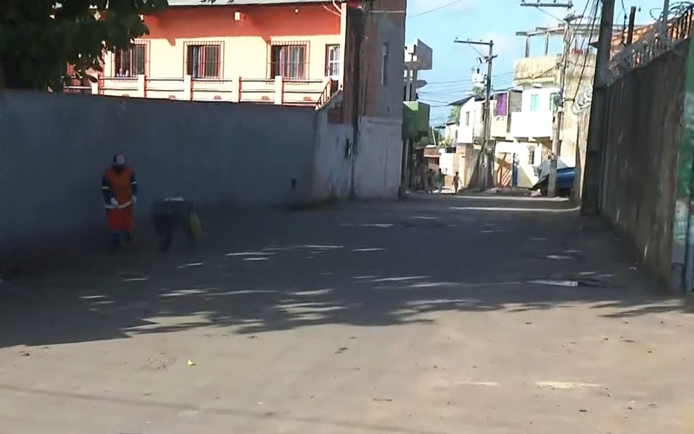 Homem foi morto na Rua Boca da Mata, em Valéria — Foto: Reprodução/TV Bahia