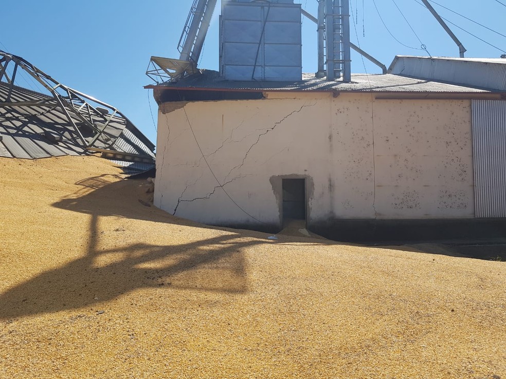 Silo desabou com cerca de 18 mil sacos de milho no Acre — Foto: Arquivo/Corpo de Bombeiros