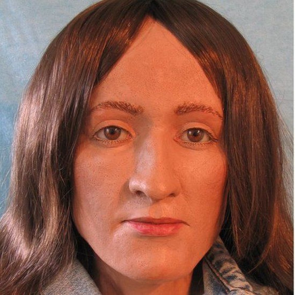 Com base no crânio de Grace, uma artista forense desenhou uma imagem de como ela poderia ter sido — Foto: BBC