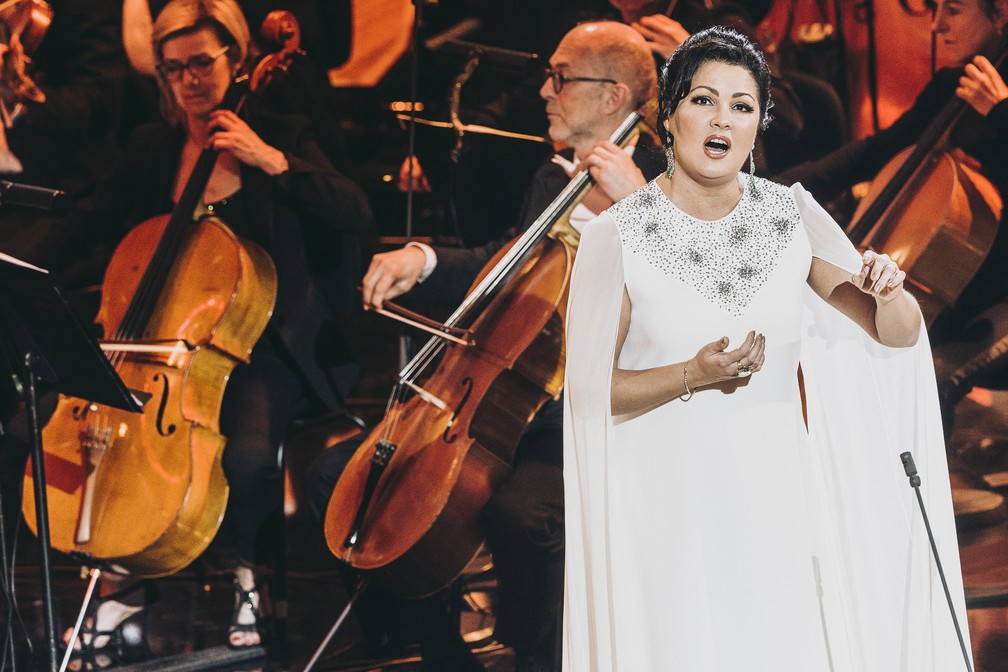 Cantora soprano de ópera russa Anna Netrebko se apresenta na França, em fevereiro de 2020 — Foto: Christoph De Barry/AFP