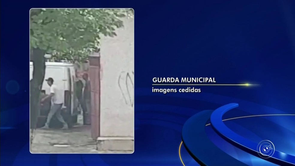 Guarda Municipal de Porto Feliz acompanhou a rotina dos servidores e pegou os auxiliares da equipe em flagrante (Foto: TV TEM/Reprodução)