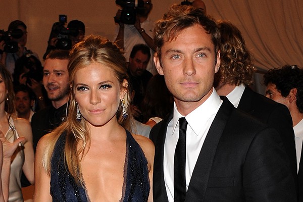 Sienna Miller e Jude Law (Foto: Getty Images)