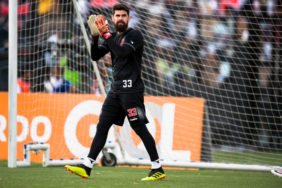 Fernando Miguel foi titular do Vasco nas duas últimas partidas, contra Atlético-PR e Corinthians — Foto: Jorge R Jorge/BP Filmes