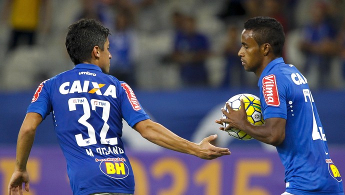 Sem tempo para homenagear filho, Elber vê necessidade de referência