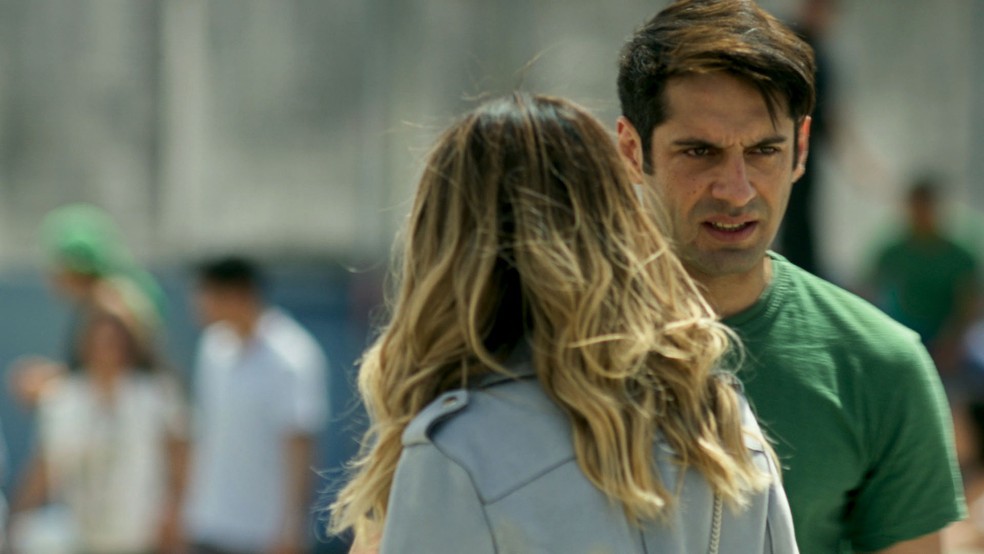 E ele pede que a herdeira de Dona Madalena pague sua fiança (Foto: TV Globo)