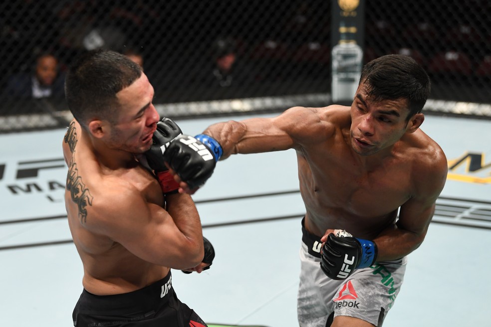Raulian Paiva nocauteou Mark de la Rosa no segundo round no UFC Rio Rancho — Foto: Getty Images