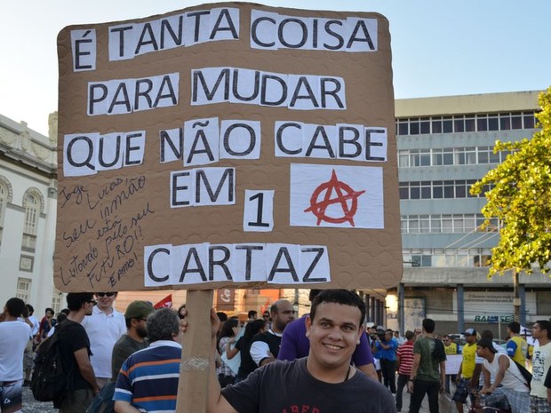 Estudante de direito Jorge Alves Junior questiona qualidade e cobrança do transporte público (Foto: Flávio Antunes/G1)