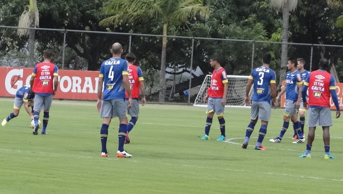 Chuva e cansaço fazem Cruzeiro ter treino leve na tarde desta sexta-feira